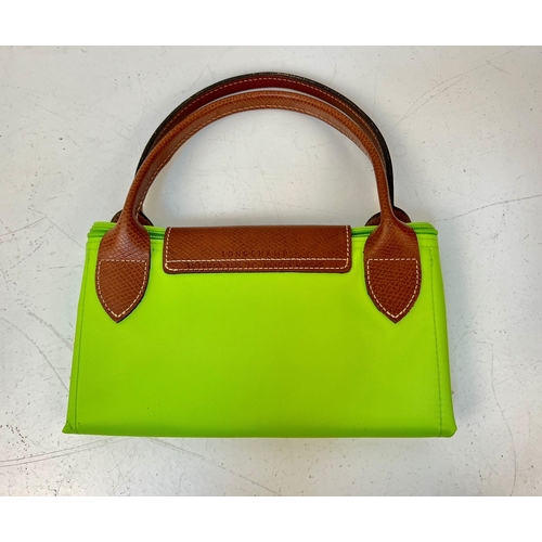 1279 - A brand new foldable LONGCHAMP ladies bag. Dimensions (when closed) 24 x 14 x 3 cm (appr)