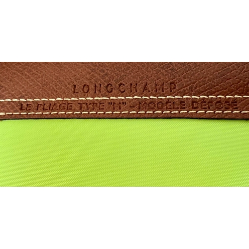 1279 - A brand new foldable LONGCHAMP ladies bag. Dimensions (when closed) 24 x 14 x 3 cm (appr)