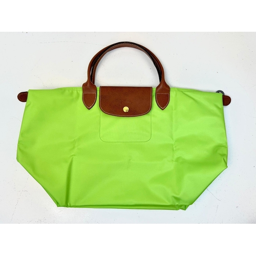 1279 - A brand new foldable LONGCHAMP ladies bag. Dimensions (when closed) 24 x 14 x 3 cm (appr)