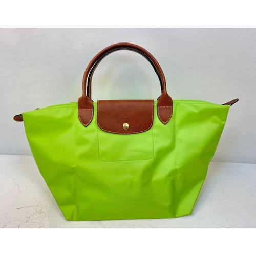 1279 - A brand new foldable LONGCHAMP ladies bag. Dimensions (when closed) 24 x 14 x 3 cm (appr)