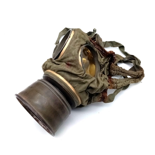 171 - An Original 1917 WW1 German Imperial Gas Mask with Carrying Tin. Markings for 1917. In a good (trenc... 