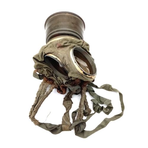 171 - An Original 1917 WW1 German Imperial Gas Mask with Carrying Tin. Markings for 1917. In a good (trenc... 