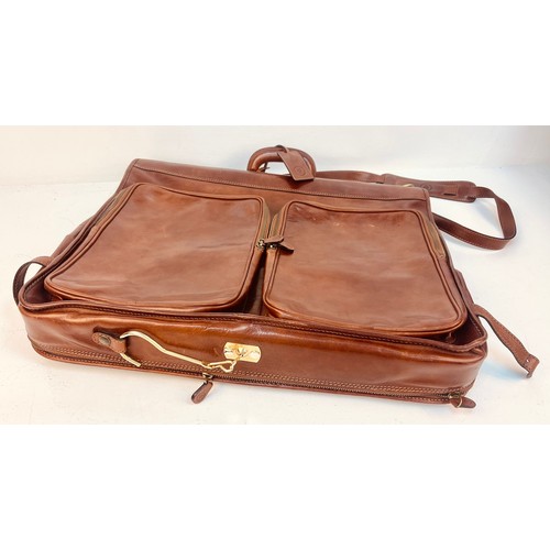 515 - A Beautiful Hand-Made Maxwell Scott Rovello Tan Leather Suit Luggage Bag. Solid gold-tone exterior h... 