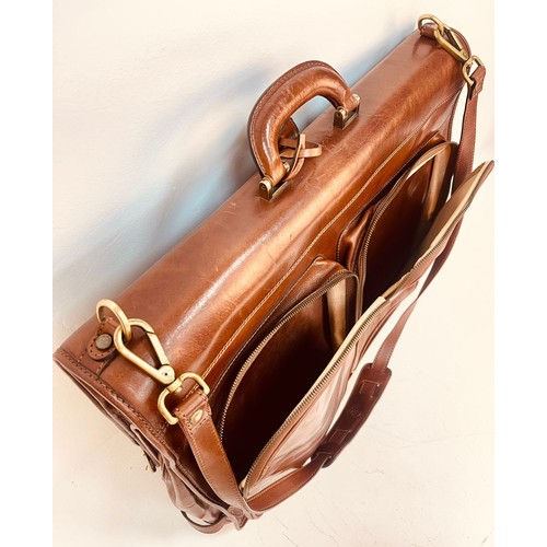 515 - A Beautiful Hand-Made Maxwell Scott Rovello Tan Leather Suit Luggage Bag. Solid gold-tone exterior h... 