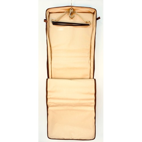 515 - A Beautiful Hand-Made Maxwell Scott Rovello Tan Leather Suit Luggage Bag. Solid gold-tone exterior h... 