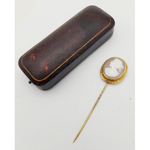 205 - A Very Fine Oversized Georgian Cameo Stickpin with Engraved 18K Gold Surround. 8cm. Comes in origina... 