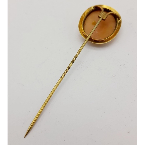 205 - A Very Fine Oversized Georgian Cameo Stickpin with Engraved 18K Gold Surround. 8cm. Comes in origina... 