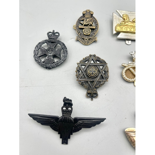 778 - 10 x Metal British Army Cap Badges from the Reign of Queen Elizabeth II.