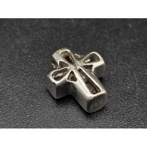 998 - 9k white gold diamond cross pendant 1.7g (dia:0.02ct)