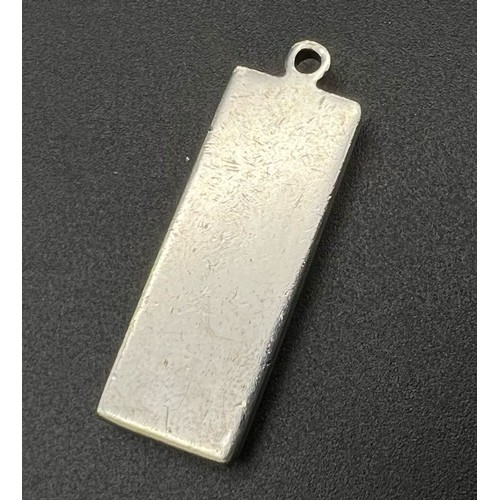 1121 - A sterling silver ingot pendant with Millenium hallmarks. Height: 35 mm, weight: 16.2 g.