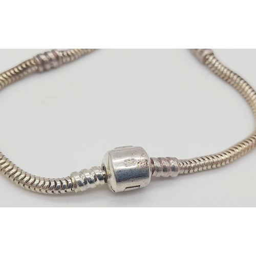 1271 - A sterling silver, designer style, snake chain bracelet. Length: 19 cm , weight: 8.8 g.