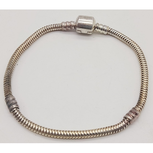 1271 - A sterling silver, designer style, snake chain bracelet. Length: 19 cm , weight: 8.8 g.