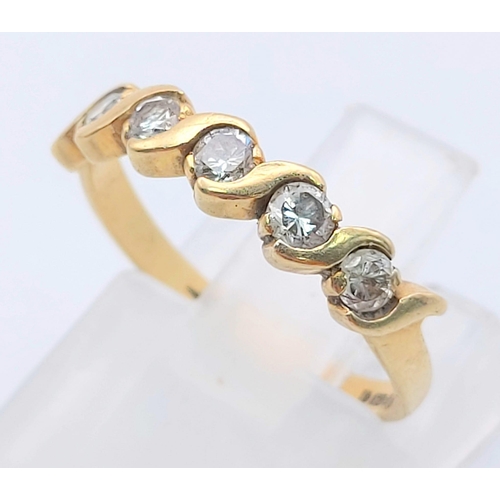 369 - An 18 K yellow gold ring with five diamonds (0.20 carats). Ring size: I1/2, weight: 1.7 g.