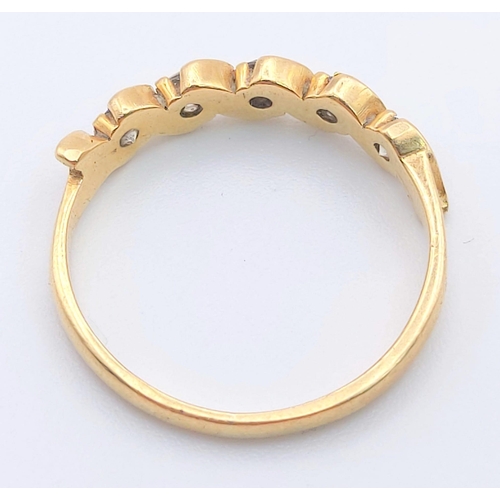 369 - An 18 K yellow gold ring with five diamonds (0.20 carats). Ring size: I1/2, weight: 1.7 g.