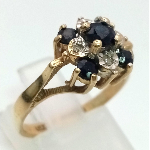 544 - 9K YELLOW GOLD DIAMOND & SAPPHIRE CLUSTER RING. Total Weight 2.88G.  SIZE M