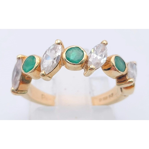 551 - 9K YELLOW GOLD WHITE AND GREEN STONE RING. TOTAL WEIGHT 2.6G SIZE L