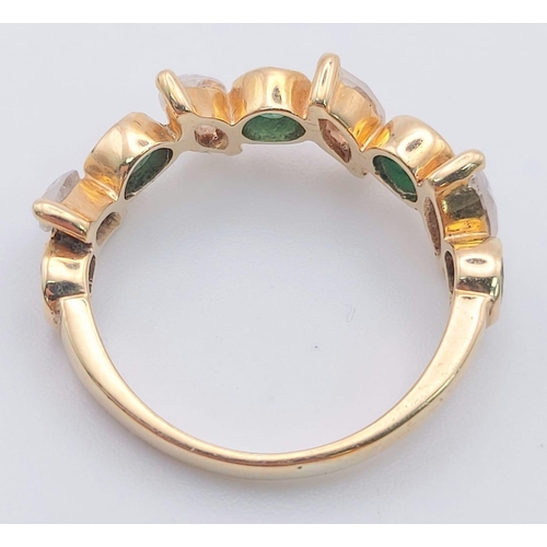 551 - 9K YELLOW GOLD WHITE AND GREEN STONE RING. TOTAL WEIGHT 2.6G SIZE L