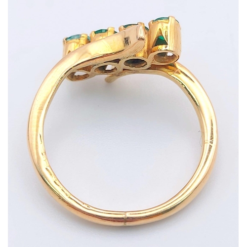 657 - An 18 K yellow gold ring with four round cut emeralds. Ring size: I, weight: weight: 2.7 g.