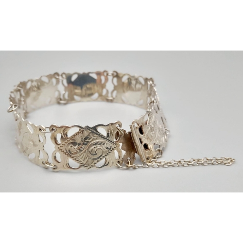 790 - A Very Good Condition Vintage 1975 Hallmarked Silver Filigree Style Ornate Bracelet. 18cm Length 14m... 