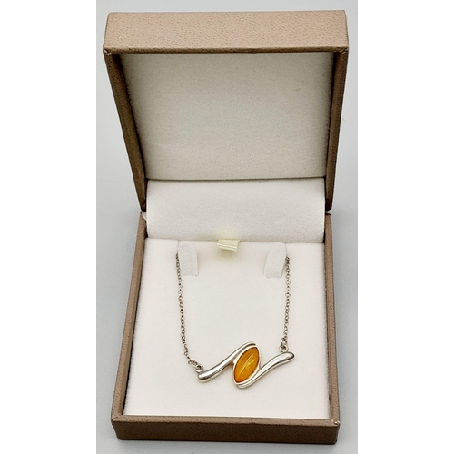 874 - Vintage Sterling Silver Amber Cabochon Set Necklace 44cm Length 5.07 Grams, Pendant Measures 3.2ck W... 