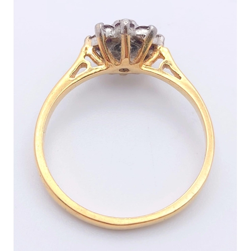 412 - An 18 K yellow gold ring with a round cut diamond surrounded by a halo of diamonds. Ring size: m, we... 