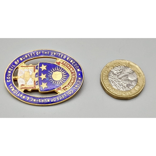 964 - STERLING SILVER WITH GOLD VERMEIL FINISH ROYAL COLLEGE OF NURSING BADGE UK 13G