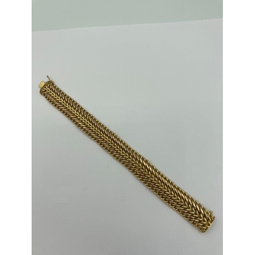 14 - Fabulous Italian 10 carat Yellow GOLD BRACELET. Beautiful basket weave design. 19.75 grams. 18.5 cm.