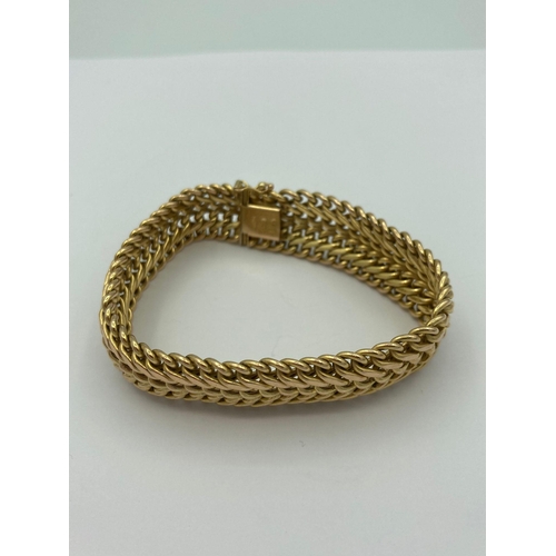 14 - Fabulous Italian 10 carat Yellow GOLD BRACELET. Beautiful basket weave design. 19.75 grams. 18.5 cm.