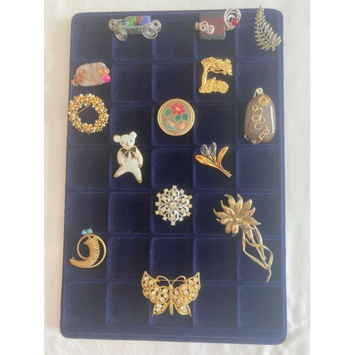 259 - Selection of vintage BROOCHES mostly jewelled, to include a stunning Butterfly Brooch and several ha... 