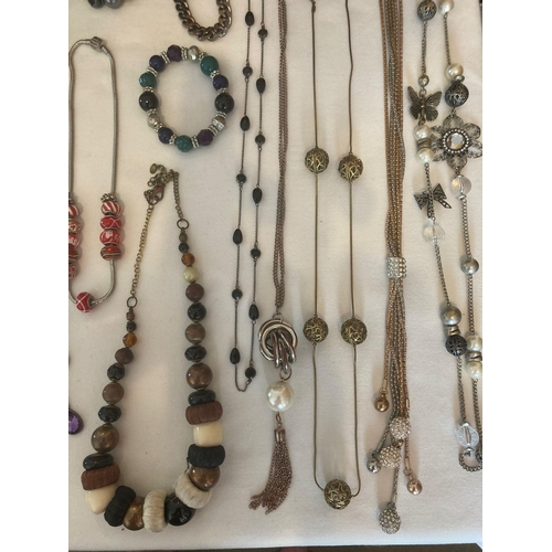 300 - Selection of quality costume Jewellery to include M&S, Next etc, together with a collection of Neckl... 