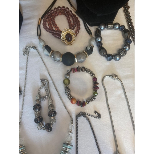 300 - Selection of quality costume Jewellery to include M&S, Next etc, together with a collection of Neckl... 