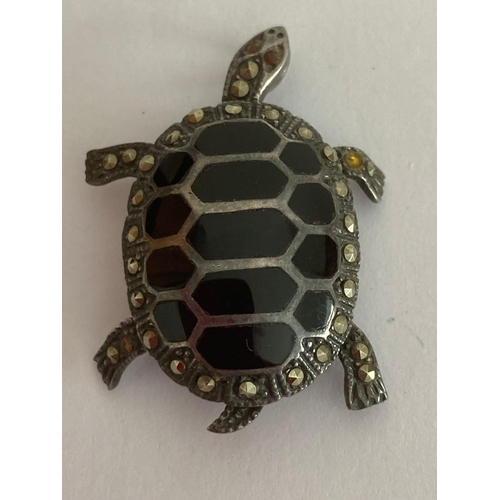 364 - Vintage SILVER and BLACK ONYX TURTLE PENDANT/BROOCH. Having movable head, legs and tail with Garnet ... 