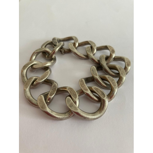 434 - Vintage SILVER LINK BRACELET. Having chunky Silver links in heavy gauge Silver. 85 Grams.  8” (20cm)... 