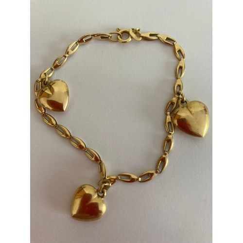 56 - 14 carat GOLD fancy link BRACELET, mounted with 14 carat GOLD HEARTS. 5.5 grams. 19 cm.