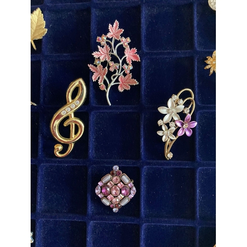 735 - Selection of Beautiful vintage BROOCHES to include jewelled and stunning enamelled art deco together... 