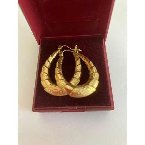 84 - Pair of 10 carat GOLD CREOLE HOOP EARRINGS in smooth and textured GOLD. 2.46 Grams.