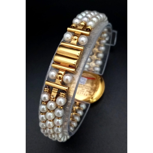 30 - A very feminine CARTIER COLISEE watch. 18 K yellow gold, with a quality genuine pearl strap and a si... 