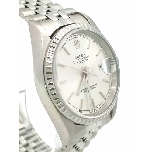 94 - A stainless steel ROLEX OYSTER PERPETUAL DATEJUST watch. Case 36 mm, calibrated bezel, silver tone d... 