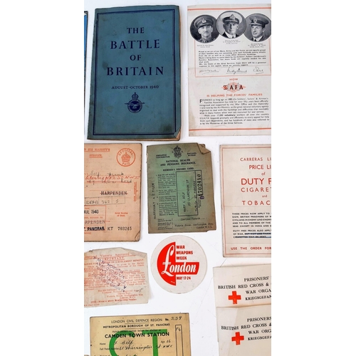 1174 - A Mixed Bag of WW1 and WW2 Booklets and Personal Items. Some very interesting bits - could be a good... 