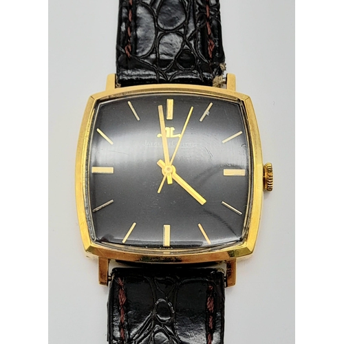 155 - A vintage, Jaeger-Le Coultre 18 K gold plated watch. Case 31 x 31 mm, chocolate coloured dial with g... 