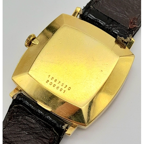 155 - A vintage, Jaeger-Le Coultre 18 K gold plated watch. Case 31 x 31 mm, chocolate coloured dial with g... 