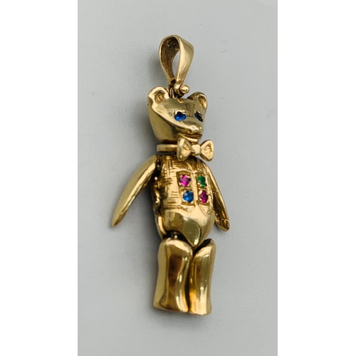 211 - 9k yellow gold articulated gem set teddy bear pendant. Total Weight 8.7g (H:4cm)