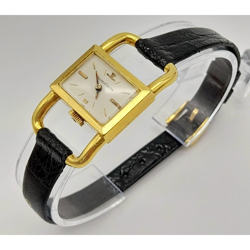 246 - A vintage 18 K yellow gold JAEGER-LE COULTRE ladies watch. Case: 20 x 15 mm, white dial with gold ho... 