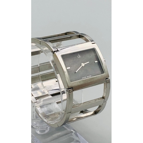 712 - CALVIN KLEIN CK BRACELET WATCH. BLACK MOTHER OF PEARL DIAL KO4281 00 FULL WORKING ORDER. EXCELENT CO... 