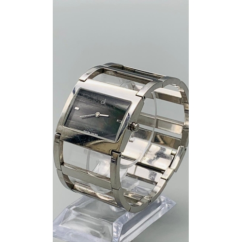 712 - CALVIN KLEIN CK BRACELET WATCH. BLACK MOTHER OF PEARL DIAL KO4281 00 FULL WORKING ORDER. EXCELENT CO... 