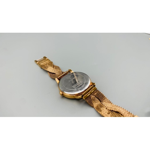 733 - GUESS ROSE GOLD TONE TWIST BRACELET WATCH MAIDEN MODEL REFERNCE W1143L3. FULL WORKING ORDER EXCELLEN... 