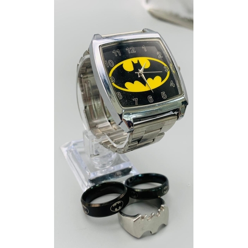 917 - FOR THE BATMAN ENTHUSIAST: BATMAN STEEL BRACELET WATCH, WITH 3 X BATMAN RINGS SIZES Y, X & X. A/F