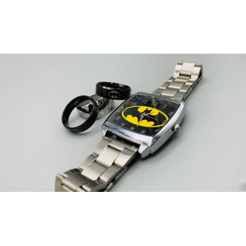 917 - FOR THE BATMAN ENTHUSIAST: BATMAN STEEL BRACELET WATCH, WITH 3 X BATMAN RINGS SIZES Y, X & X. A/F