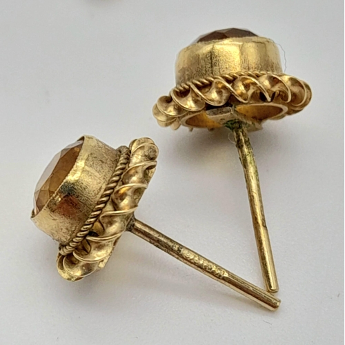 1082 - A Pair of 9K Yellow Gold Citrine Stud Earrings. 1.6g total weight.