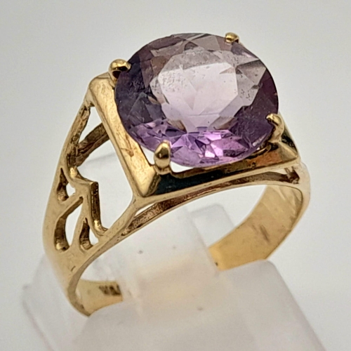 1251 - A Vintage 9K Yellow Gold Amethyst Ring. Round cut amethyst. Size L. 2.71g total weight.